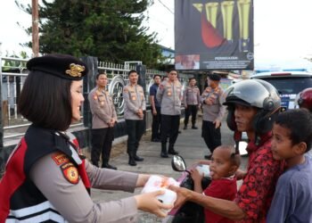 Berburuh Berkah di Ramadan, Polda Kaltara Berbagi Takjil