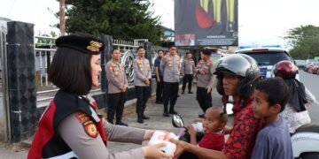 Berburuh Berkah di Ramadan, Polda Kaltara Berbagi Takjil