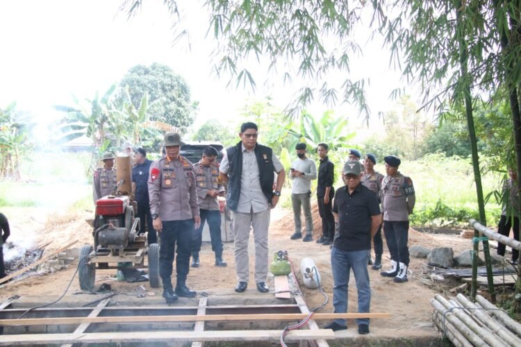 Akses Pelajar, Kapolda Tinjau Jembatan yang Dibangun Brimob di Gang Saromase