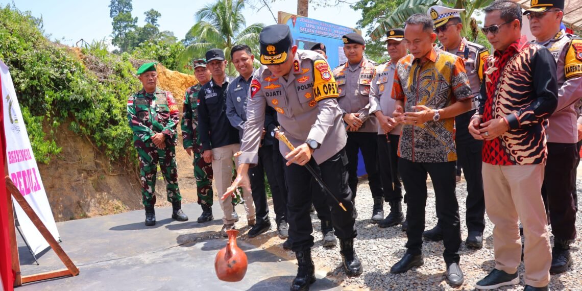 Kapolda Kaltara Resmikan Jembatan Merah Putih Presisi Tapal Batas RI – Malaysia di Pulau Sebatik