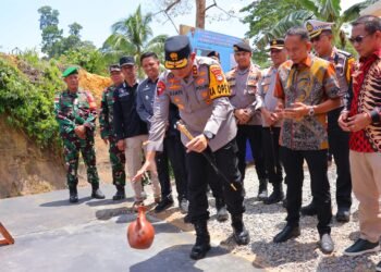 Kapolda Kaltara Resmikan Jembatan Merah Putih Presisi Tapal Batas RI – Malaysia di Pulau Sebatik