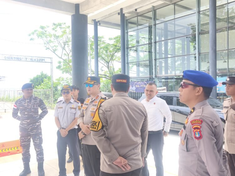 Cek Pengamanan dan Arus Mudik, Kapolres Tarakan Kunjungi Pos Pelayanan Pelabuhan Ferry Juata