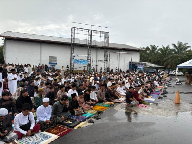 Meski Diguyuran Hujan, Jamaah Muhammadiyah Tarakan Khusyuk Gelar Sholat Idul Fitri 1447 H
