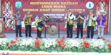 Gubernur Buka Musdalub DAD, Perkuat Persatuan dan Peran Adat dalam Pembangunan