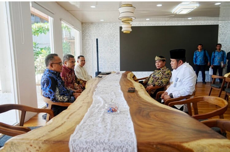 Sambut Kepala OJK Baru, Gubernur Dorong Penguatan Sinergi dan Stabilitas Keuangan