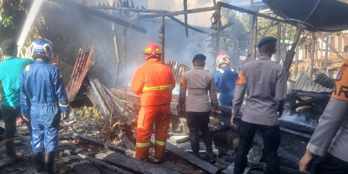 Kesigapan Brimob Kompi 3 dan Tim Sar Berhasil Kendalikan Kebakaran di Desa Sesayap