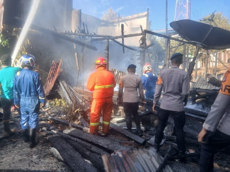 Kesigapan Brimob Kompi 3 dan Tim Sar Berhasil Kendalikan Kebakaran di Desa Sesayap