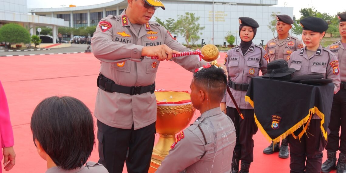 100 Bintara Remaja Dikukuhkan Kapolda  Menjadi Bhayangkara Sejati