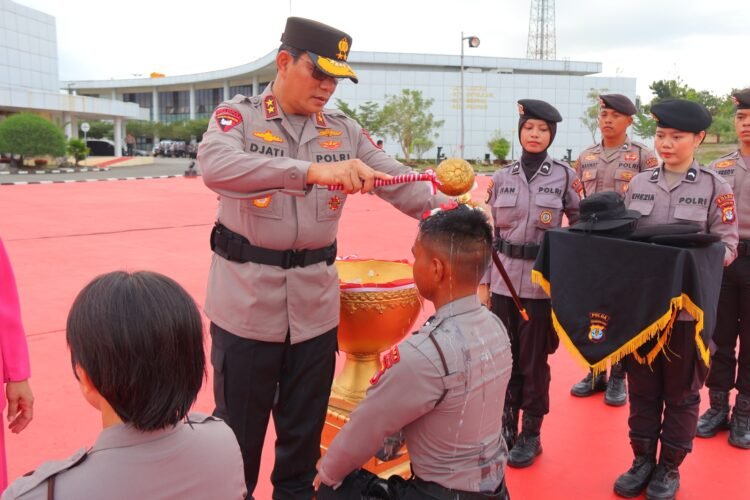 100 Bintara Remaja Dikukuhkan Kapolda  Menjadi Bhayangkara Sejati