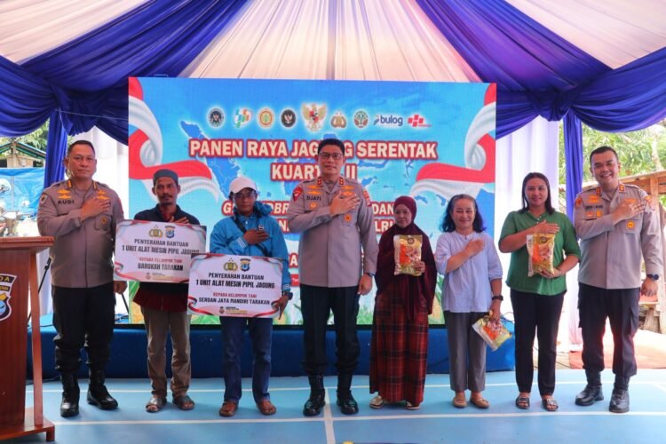 Wujudkan Swasembada, Kapolda Kaltara Pimpin Panen Raya Jagung Serentak di Tarakan