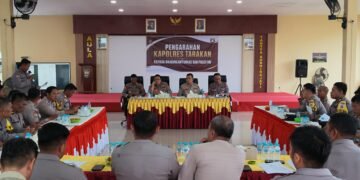 Dihadapan Bhabinkamtibmas dan Polisi RW, Kapolres Tarakan Tekankan Pelayanan Masyarakat dan Sosialisasi Cal Center 110 Polri