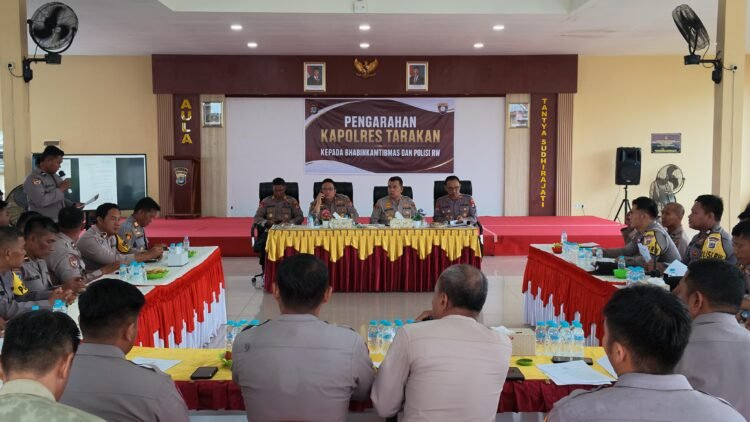 Dihadapan Bhabinkamtibmas dan Polisi RW, Kapolres Tarakan Tekankan Pelayanan Masyarakat dan Sosialisasi Cal Center 110 Polri