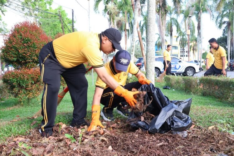 Sambut Hari Bhayangkara ke-80, Kapolda Kaltara Pimpin Langsung Aksi Bersih-Bersih di Pasar Induk