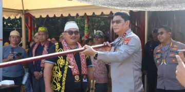 Hari Bhayangkara Ke-80, Kapolda Kaltara Resmikan Perlombaan Tradisional Sumpit Dayak