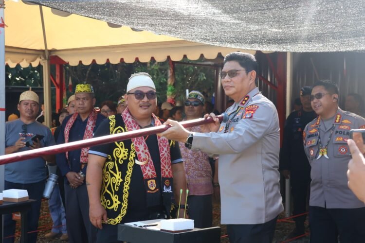 Hari Bhayangkara Ke-80, Kapolda Kaltara Resmikan Perlombaan Tradisional Sumpit Dayak