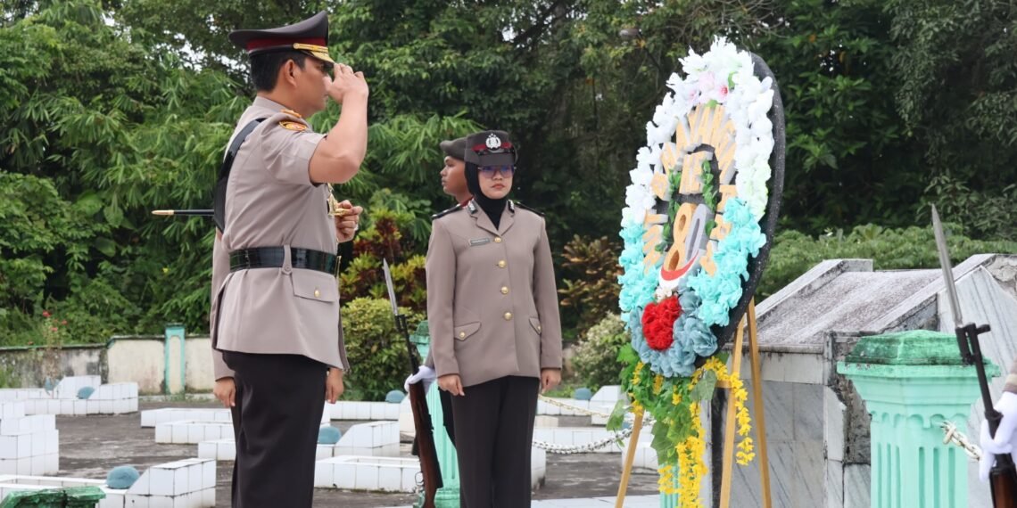 Kapolda Kaltara Pimpin Upacara Ziarah Rombongan di TMP Telabang Bangsa, Wujud Penghormatan kepada Jasa Para Pahlawan