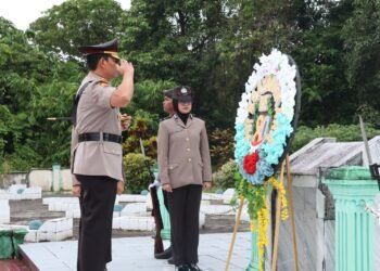 Kapolda Kaltara Pimpin Upacara Ziarah Rombongan di TMP Telabang Bangsa, Wujud Penghormatan kepada Jasa Para Pahlawan