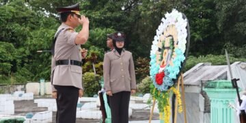 Kapolda Kaltara Pimpin Upacara Ziarah Rombongan di TMP Telabang Bangsa, Wujud Penghormatan kepada Jasa Para Pahlawan
