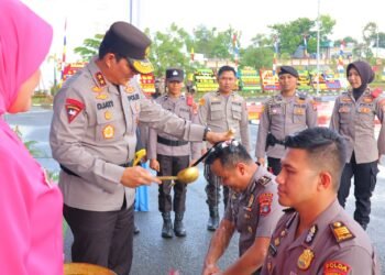 Kapolda Kaltara Pimpin Upacara Kenaikan Pangkat Personel, Ini Adalah Amanah dan Bentuk Penghargaan