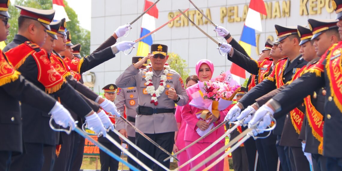 Polda Kaltara Gelar Upacara Pelepasan Irjen Pol. Djati Wiyoto Abadhy dan Ny. Sari Djati Wiyoto