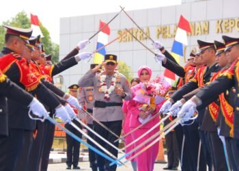 Polda Kaltara Gelar Upacara Pelepasan Irjen Pol. Djati Wiyoto Abadhy dan Ny. Sari Djati Wiyoto
