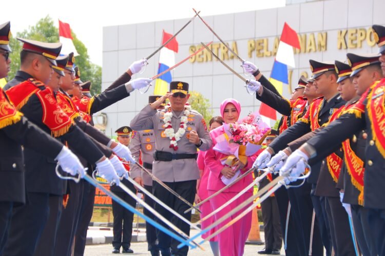 Polda Kaltara Gelar Upacara Pelepasan Irjen Pol. Djati Wiyoto Abadhy dan Ny. Sari Djati Wiyoto