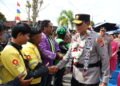 Komunitas Ojol Tanjung Selor Lepas Kepergian Irjen Pol. Djati Wiyoto Abadhy dengan Syal Dayak