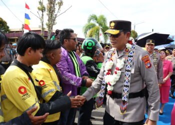 Komunitas Ojol Tanjung Selor Lepas Kepergian Irjen Pol. Djati Wiyoto Abadhy dengan Syal Dayak