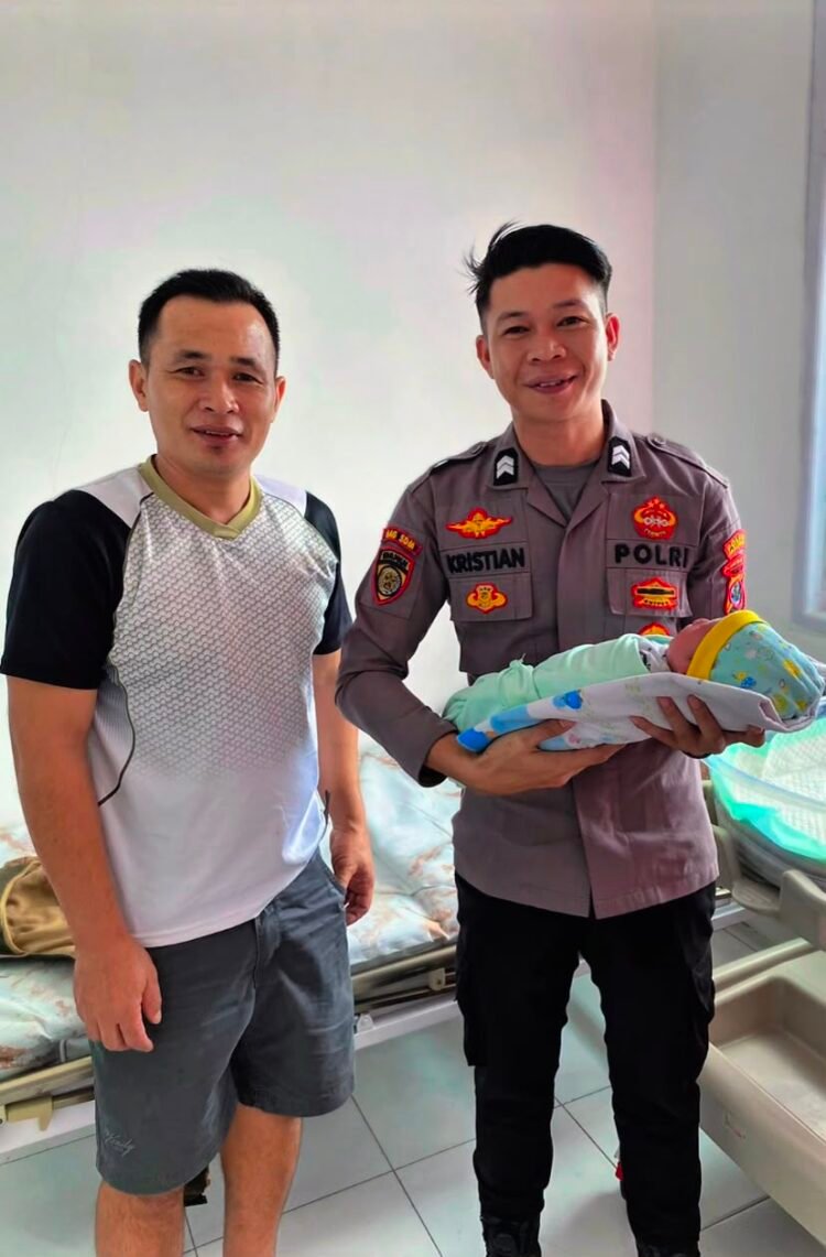 Aksi Heroik Briptu Kristian, Bantu Persalinan Darurat di Dalam Mobil Hingga Ibu dan Bayi Selamat