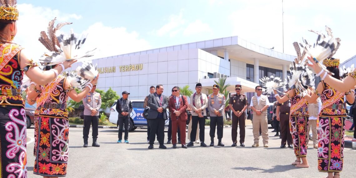 Kapolda dan Wakapolda Kompak Sambut Rombongan Komisi III DPR RI di Mapolda Kaltara