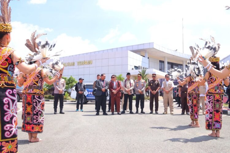 Kapolda dan Wakapolda Kompak Sambut Rombongan Komisi III DPR RI di Mapolda Kaltara