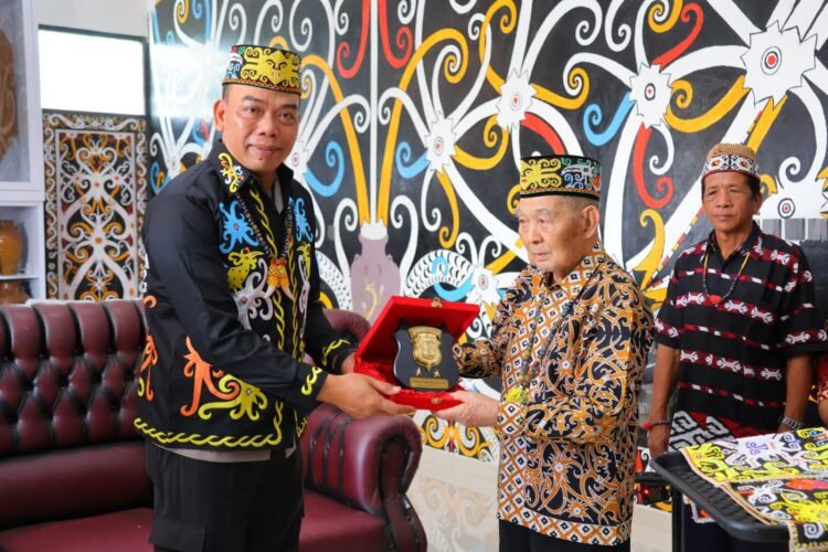 Silaturahmi dengan Tokoh Adat, Kapolda Kaltara Perkuat Sinergi Jaga Bumi Benuanta