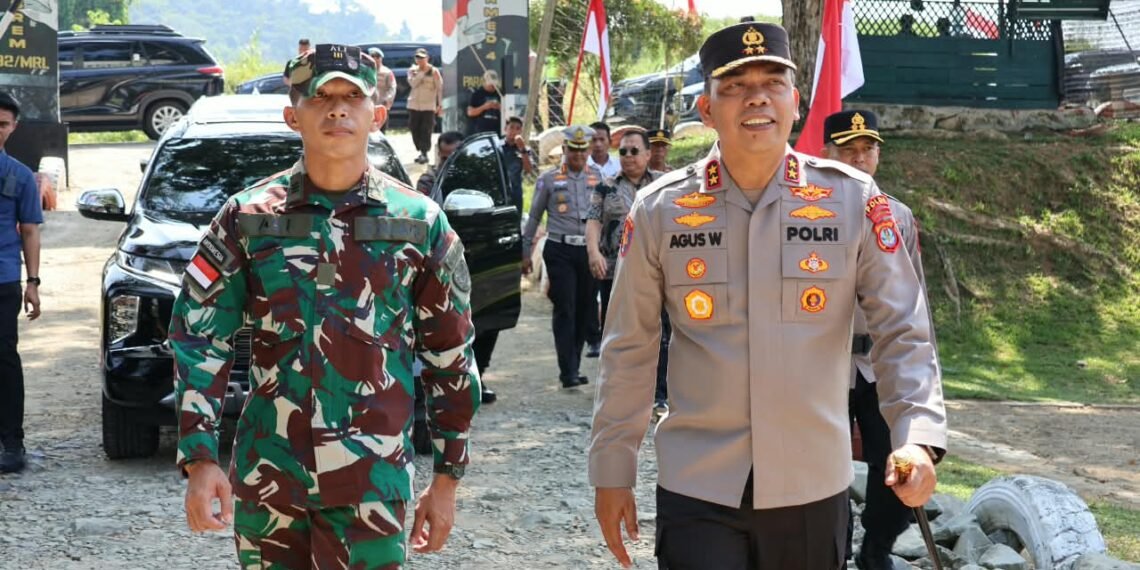 Soliditas TNI–Polri Jaga Perbatasan RI–Malaysia, Kapolda Kaltara Sambangi Satgas Pamtas Yonarmed 4/Parahyangan