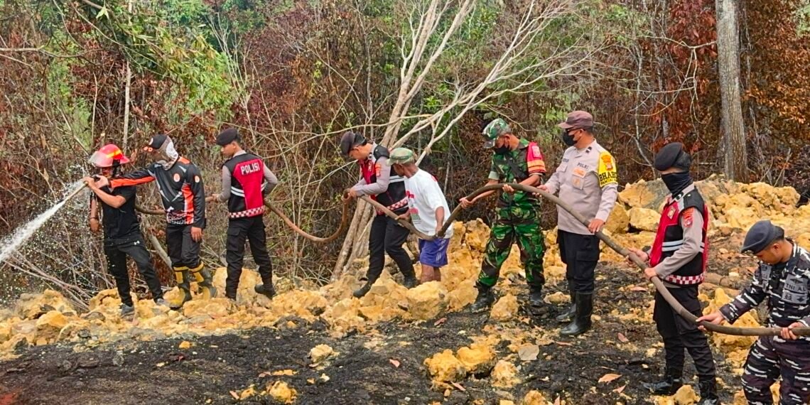 Kapolres Tarakan Tinjau Titik Api Material Batu Bara di Jalan Amal Lama, Penanganan Dilakukan Secara Terpadu
