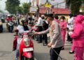 Polres Tarakan Bagikan Masker, Edukasi Warga Antisipasi Dampak Kabut Asap Karhutla