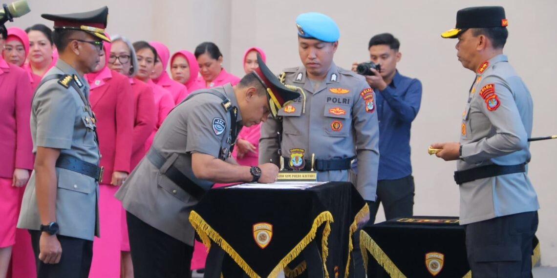 Kapolda Kaltara Pimpin Upacara Serah Terima Jabatan Irwasda dan Kabid TIK