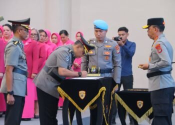 Kapolda Kaltara Pimpin Upacara Serah Terima Jabatan Irwasda dan Kabid TIK