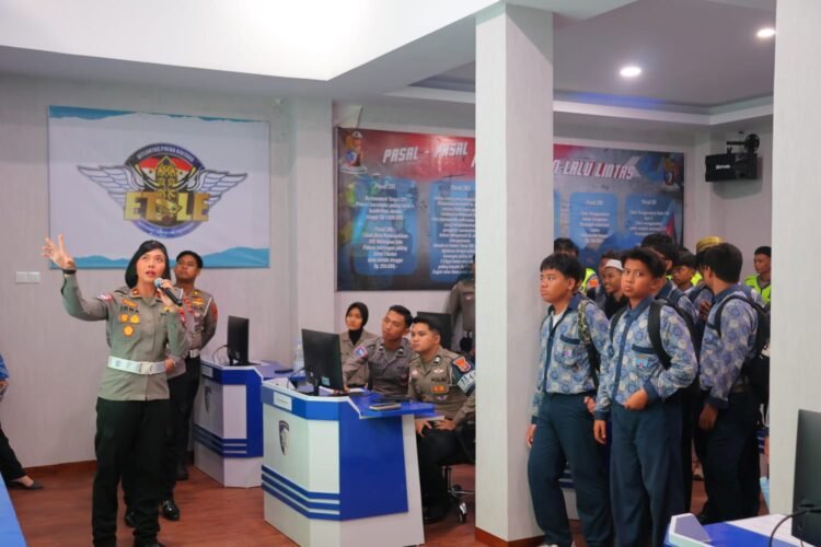 Polda Kaltara Bekali 35 Siswa SMPIT Bina Benuanta, Kenali Bahaya Narkoba, Bijak Bermedia Sosial hingga Tertib Berlalu Lintas