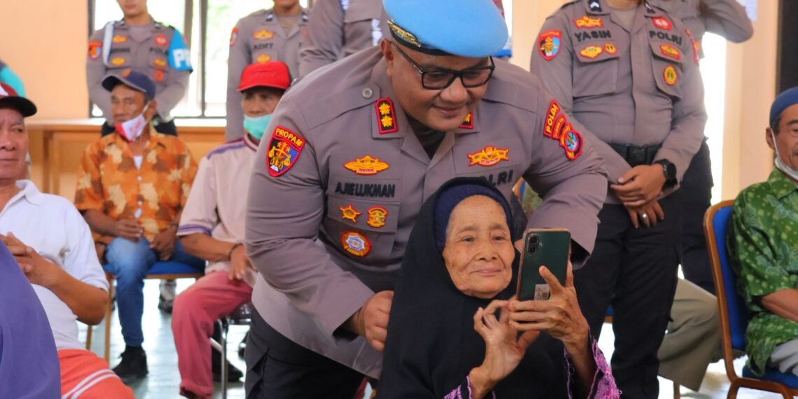 Hari Jadi Propam Polri ke-24, Bidpropam Polda Kaltara Gelar Bansos di Panti Sosial Tresna Werdha Marga Rahayu