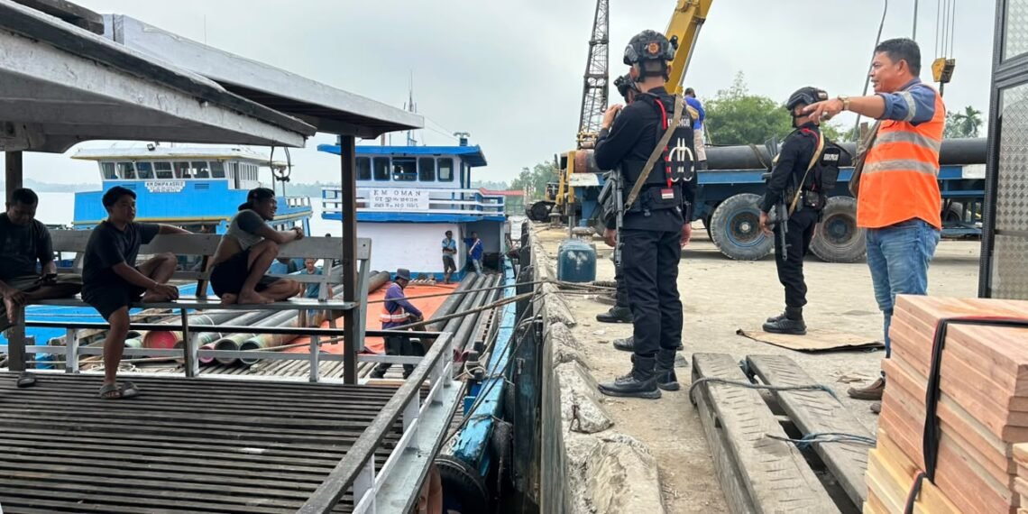 Brimob Kaltara Patroli Harkamtibmas di Area Pelabuhan, Jaga Situasi Tetap Aman dan Kondusif