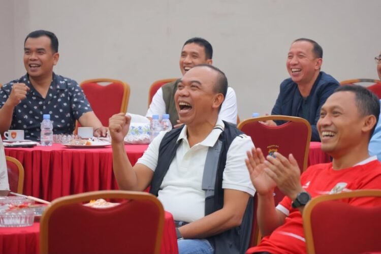 Menegangkan, Kapolda Kaltara Nobar di Mapolda Bersama Jajaran di Partai Final Indonesia Vs Thailand