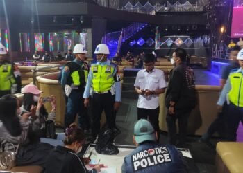 Polres Tarakan Bersama Tim Gabungan TNI, BNN, Brimob dan Satpol-PP Sasar Peredaran Narkoba di THM, 1 Pengunjung Positif Amphetamine