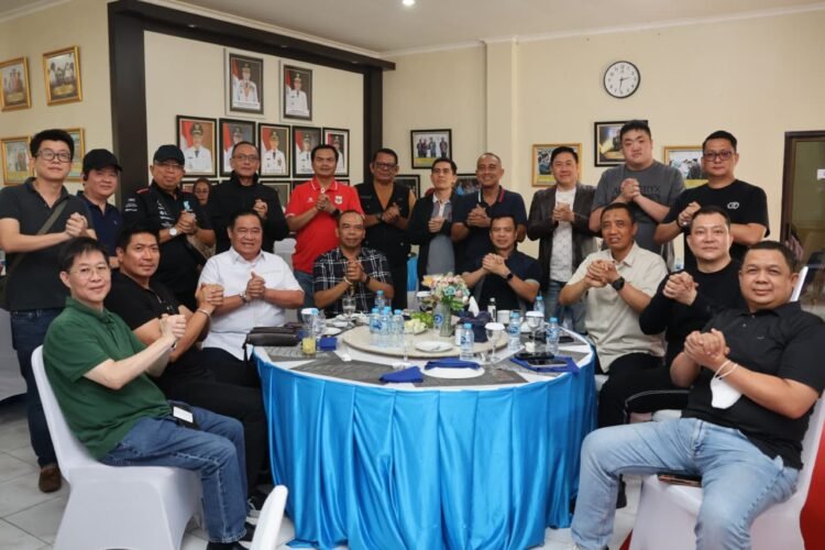 Kapolda Kaltara Bersama Wakapolda dan PJU Antar Keberangkatan Irjen Pol. Agus Wijayanto di Bandara Juwata Tarakan