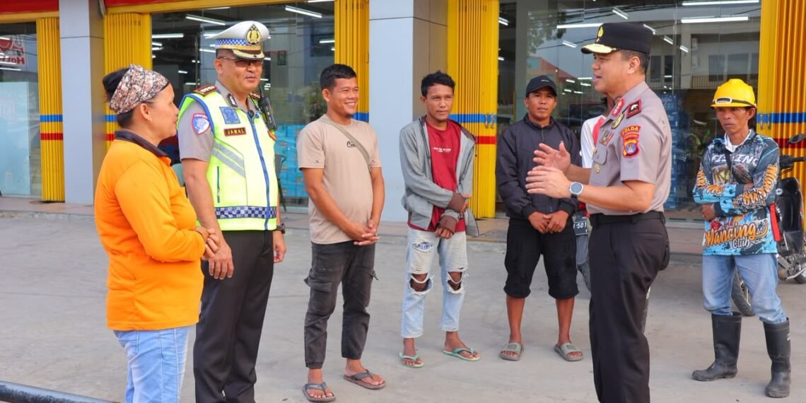 Kapolda Kaltara Sapa Masyarakat dan Cek Kesiapan Personel Pengaturan Lalu Lintas Pagi Hari