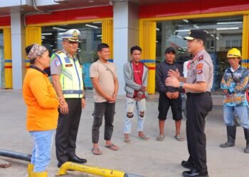 Kapolda Kaltara Sapa Masyarakat dan Cek Kesiapan Personel Pengaturan Lalu Lintas Pagi Hari