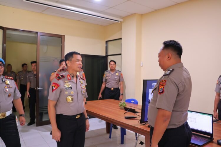 Baru Menjabat, Kapolda Kaltara Tinjau Ruangan Satuan Kerja di Mapolda