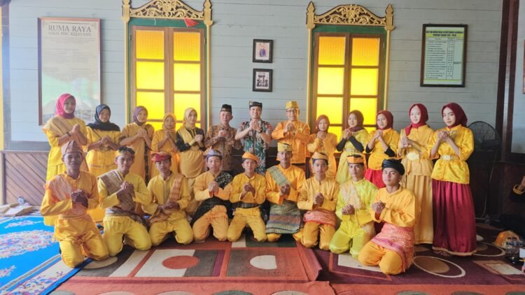Kapolda Kaltara Silaturahmi dengan Ketua Adat Kesultanan Bulungan, Perkuat Sinergi Polisi Bersama Masyarakat