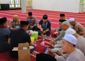 Kapolda Kaltara Sholat Subuh di Masjid Agung Darul Jalal Malinau, Ajak Masyarakat Jaga Kamtibmas