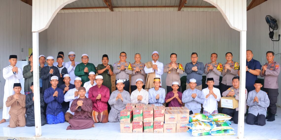 Kapolda Kaltara Berikan Tali Asih kepada Pesantren Alkhairaat