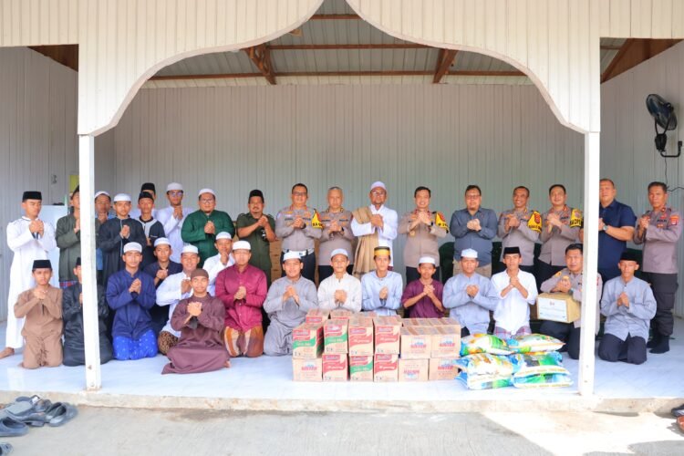 Kapolda Kaltara Berikan Tali Asih kepada Pesantren Alkhairaat
